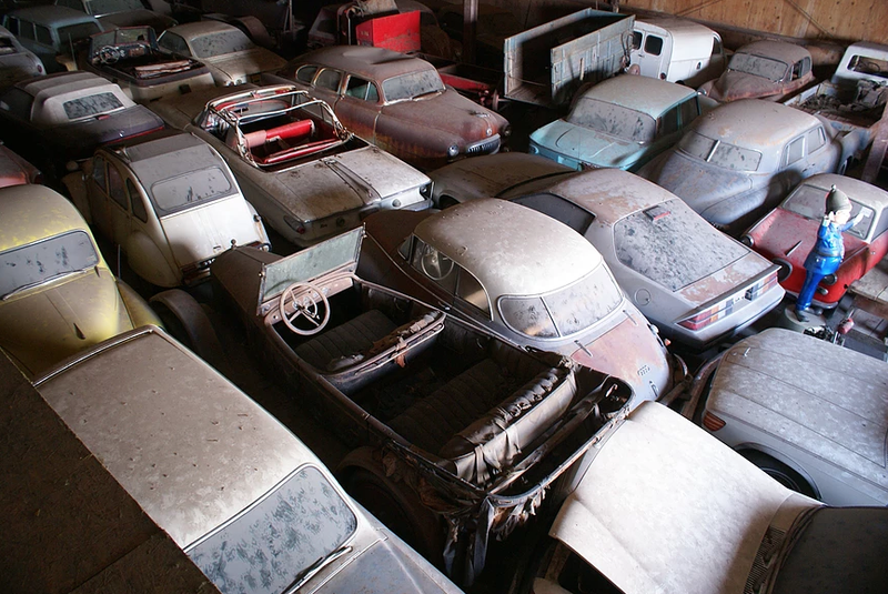 Illustration for article titled Shockingly Interesting 700+ Car Collection In Ohio Is Going To Auction